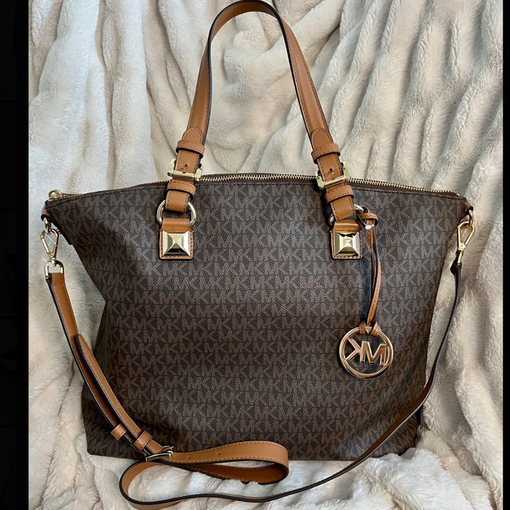 NWT Michael Kors Brown Monogram Jet Set 2way Tote includes 2 long straps